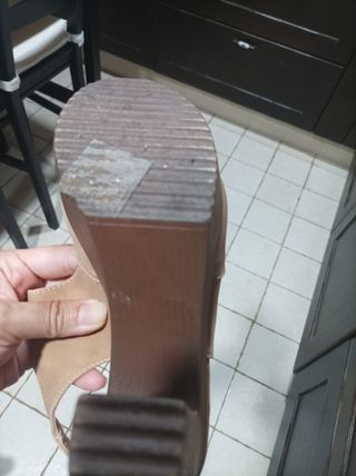 Zapatos de tacón beige y marrón talla 37