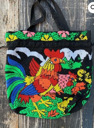 Bolso de mano con diseño de gallos y pollitos 