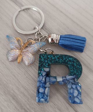Llavero Letra R Mariposa y Borla Azul