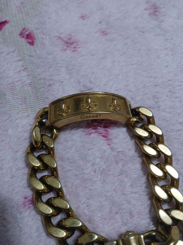 Cadena y esclava GUESS diseño cubano