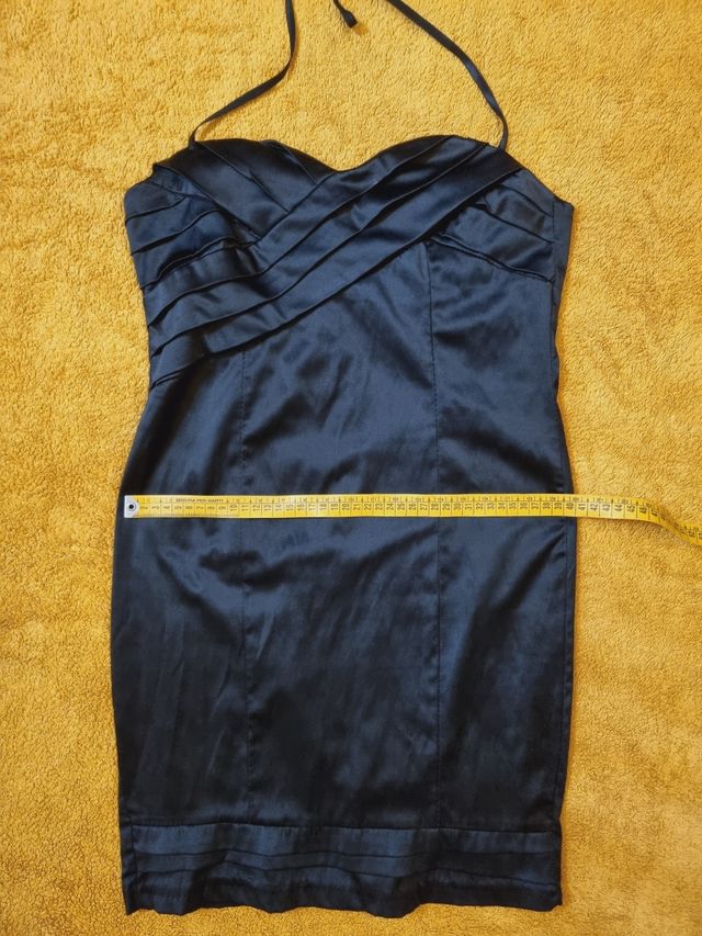 Abito nero, elegante,  elasticizzato.  VINTAGE.