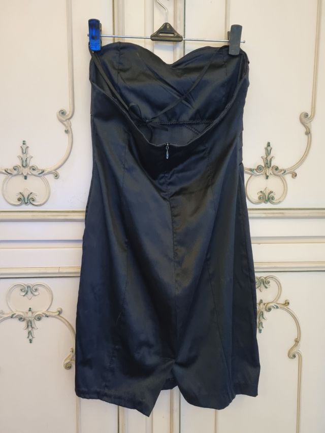 Abito nero, elegante,  elasticizzato.  VINTAGE.