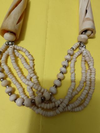 Collana vintage osso intagliato