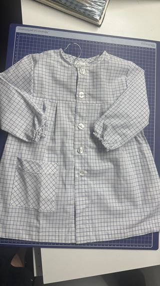 Bata escolar cuadros azul talla 2-3