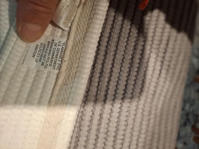 Alfombra Zara Home Gris y Blanca