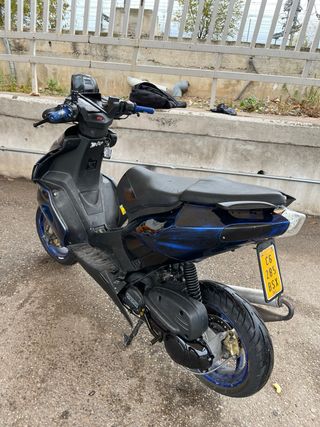 Aprilia SR Factory (cambio por marchas)