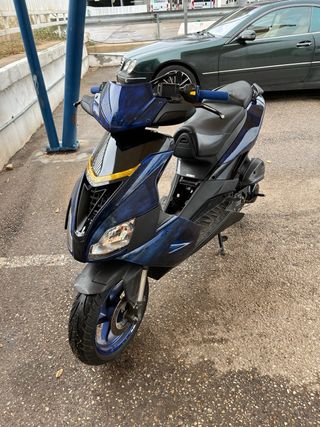 Aprilia SR Factory (cambio por marchas)