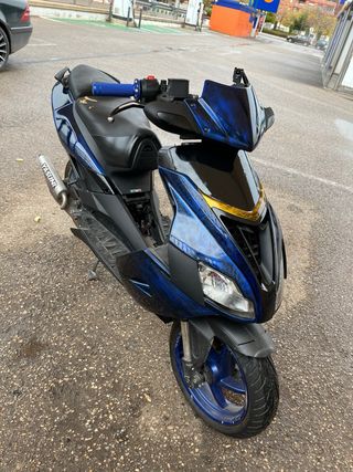 Aprilia SR Factory (cambio por marchas)