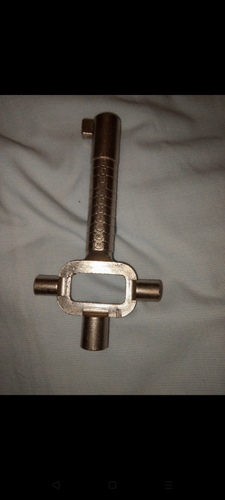 Llave de leva universal metálica