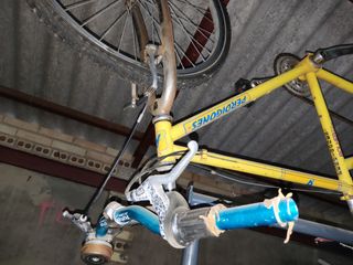 Bicicleta tándem amarilla