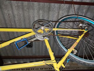 Bicicleta tándem amarilla