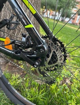 Bicicleta Rockrider Negra y Verde