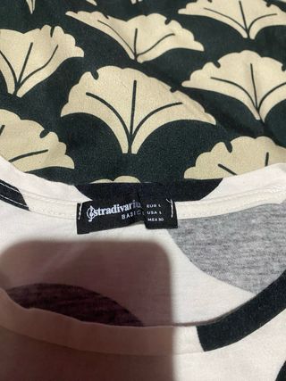 Camiseta de lunares blancos y negros