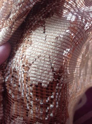 Cortinas de encaje beige y marrón