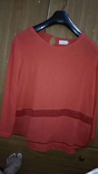 Blusa negra con encaje