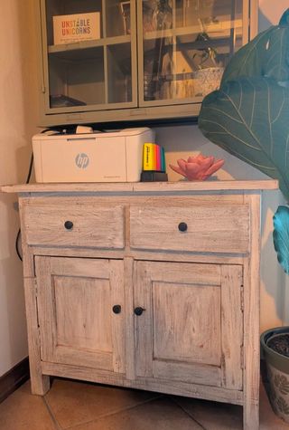 Mobile indonesiano bianco in legno