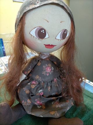 Bambola artigianale con porta oggetti