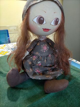 Bambola artigianale con porta oggetti