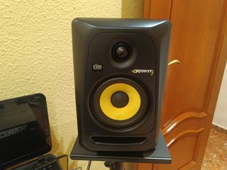 Krk Rokit 5 G3 + Soportes Universales