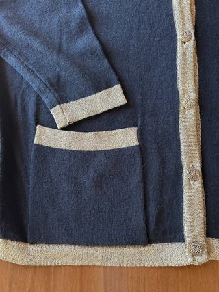 Cardigan nero e oro con bottoni