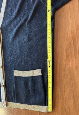 Cardigan nero e oro con bottoni