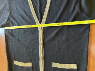 Cardigan nero e oro con bottoni