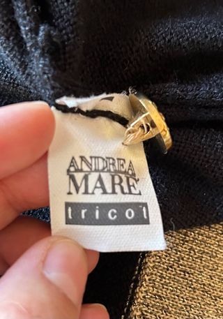 Cardigan nero e oro con bottoni