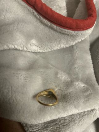 Anillo de oro con diamante azul