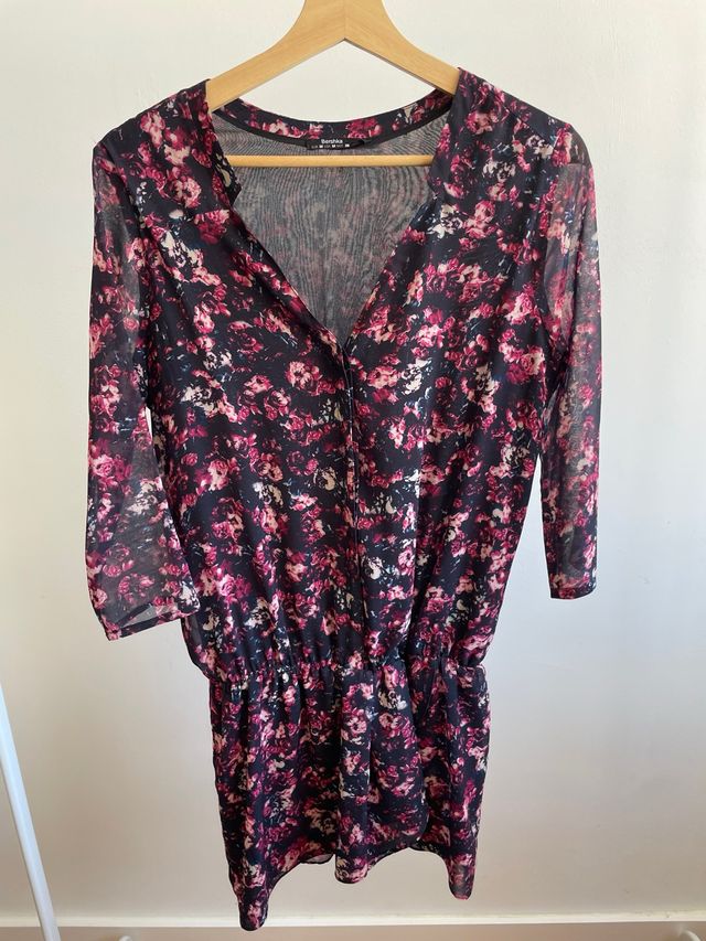 Vestido Bershka floral talla M