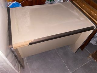 Mesa escritorio de madera beige tamaño grande