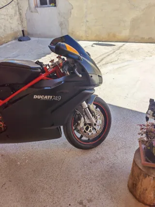 Ducati 749 biposto
