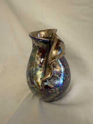 Jarrón de cerámica multicolor y plateado