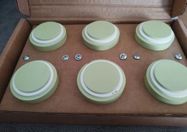 Tiradores verdes y blancos