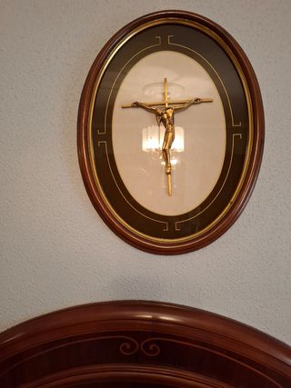 Cuadro religioso Cristo crucificado ovalado