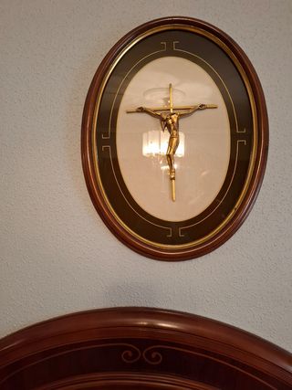 Cuadro religioso Cristo crucificado ovalado