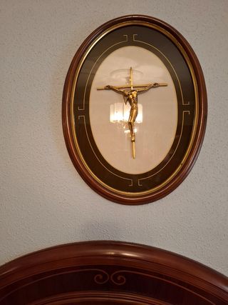 Cuadro religioso Cristo crucificado ovalado