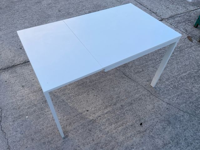 Mesa de cocina blanca extensible