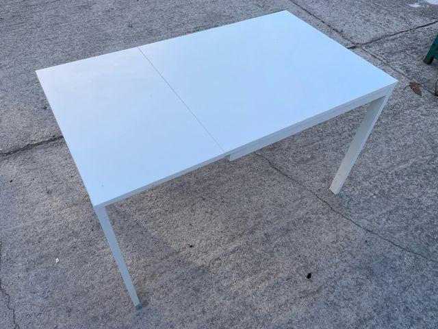 Mesa de cocina blanca extensible