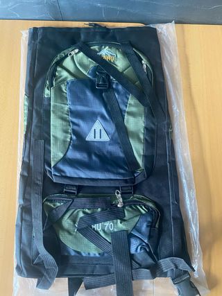 Mochila 70L Verde y Negra