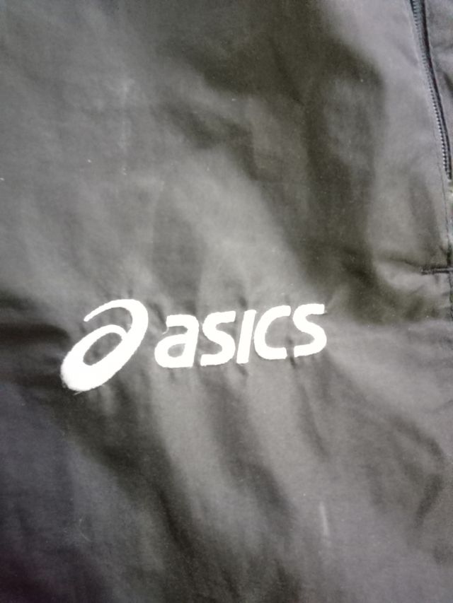 Trackpants Asics negros. T.L
