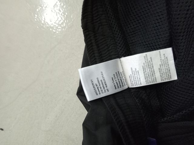 Trackpants Asics negros. T.L