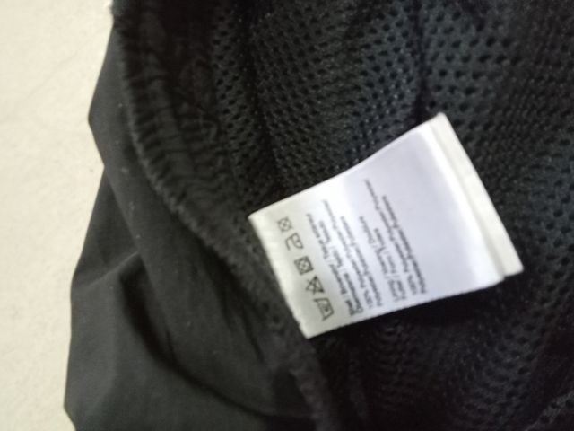 Trackpants Asics negros. T.L