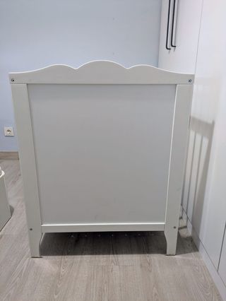 Cuna blanca de madera