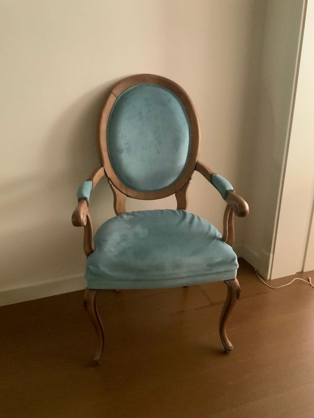 silla vintage tapizada terciopelo azul