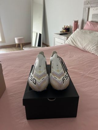 Botas Adidas F50 Elite Oro y Blanco
negociables 