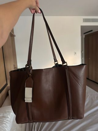 Bolso de mano de cuero marrón