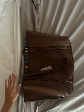 Bolso de mano de cuero marrón