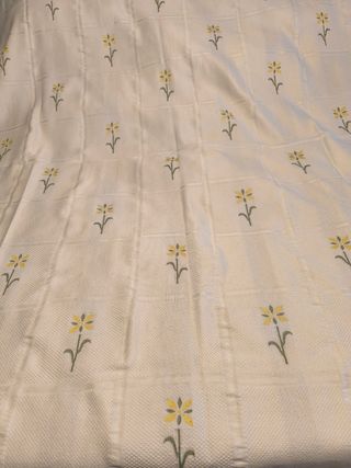 Colcha 90/105 cm con flores amarillas