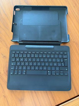Custodia con tastiera Logitech per iPad Pro 10.5 nera