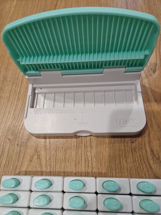 Perforadora de letras y números